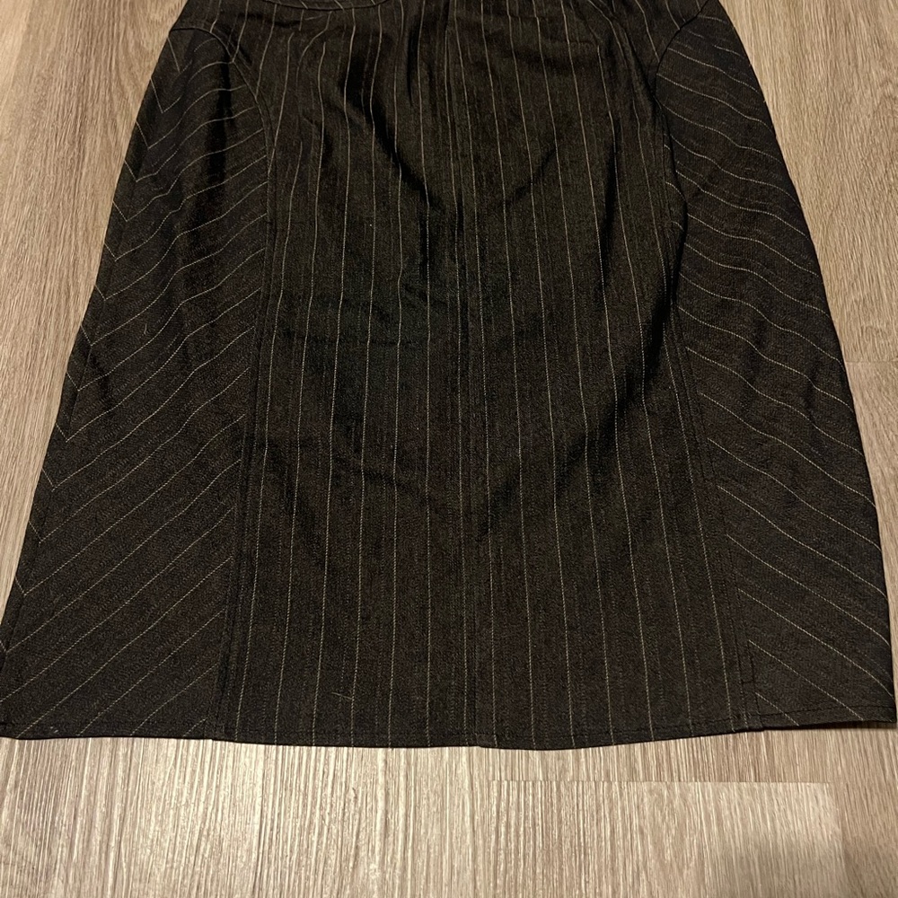 Sophisticated Black Pinstripe Pencil Skirt - Picture 3 of 3
